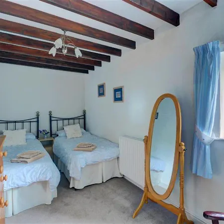 West Close Field Hotel *